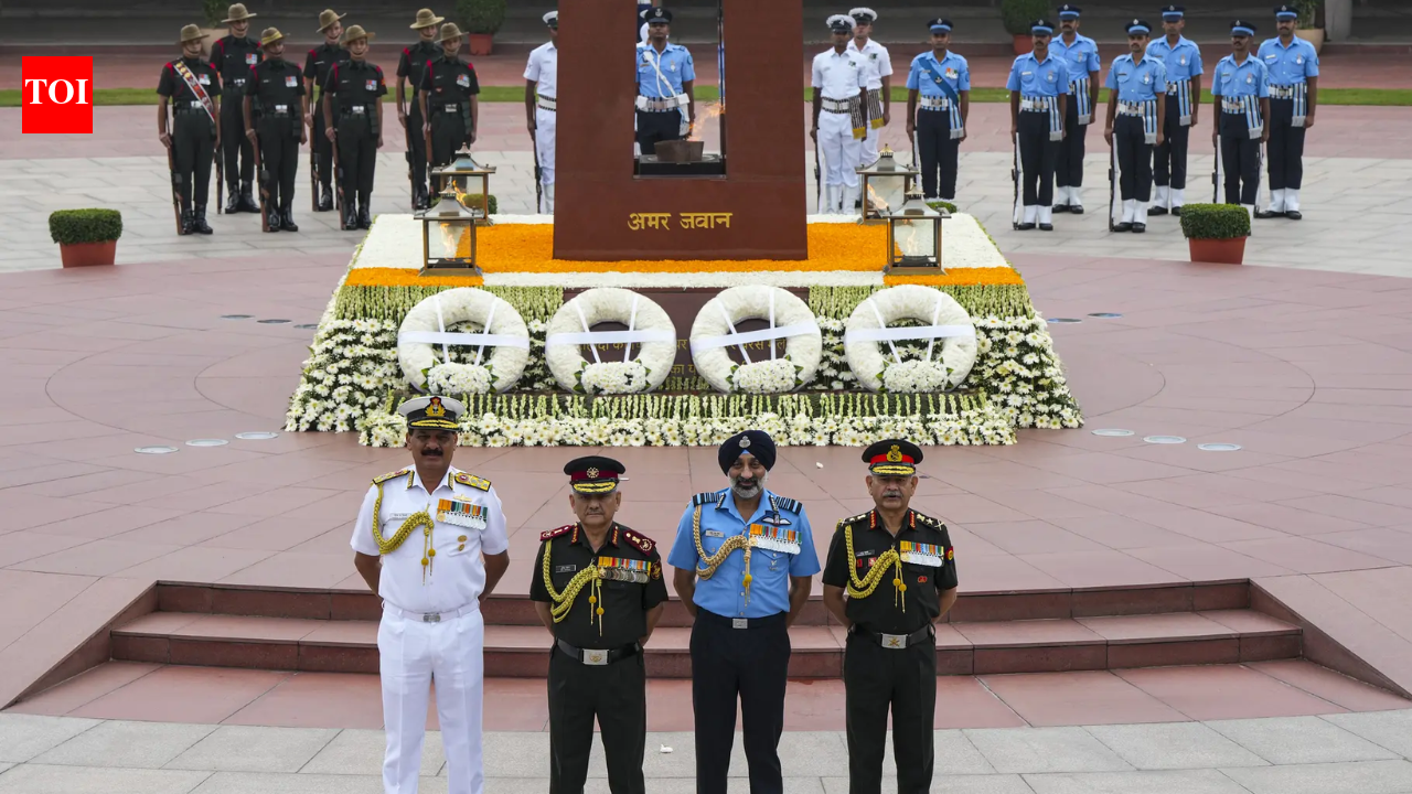 IAF celebrates 93rd Air Force Day: Chiefs pay tribute; air warriors ...