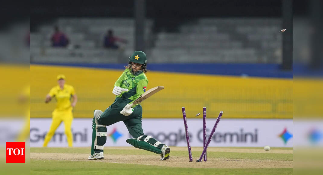 Pakistan Women 98/8 in 29.0 Overs | Australia vs Pakistan Live Score, Women’s World Cup 2025: Pakistan crumble under pressure, Australia bowlers dominate  timesofindia.indiatimes.com