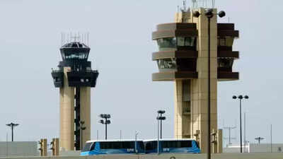 Cierre de EE. UU.: Se reportan retrasos en los vuelos en los principales aeropuertos; los pilotos gestionan las operaciones sin controladores