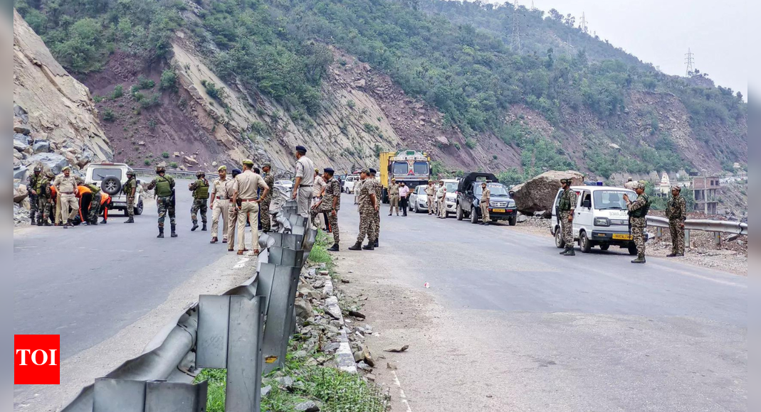 Army team caught in J&K snowstorm: 2 troops missing; search ops on