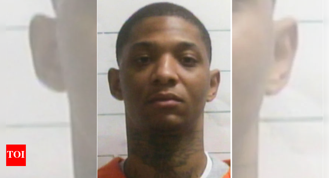 Derrick Groves arrested: Final escaped Louisiana inmate captured after 5 months; found hiding in ‘crawl space’ – The Times of India Derrick Groves arrested: Final escaped Louisiana inmate captured after 5 months; found hiding in ‘crawl space’ – The Times of India