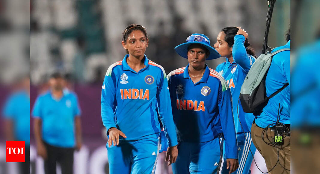 South Africa Women 81/4 in 19.3 Overs | India vs South Africa Live Score, Women’s World Cup 2025: India strike early; South Africa three down in Vizag  timesofindia.indiatimes.com