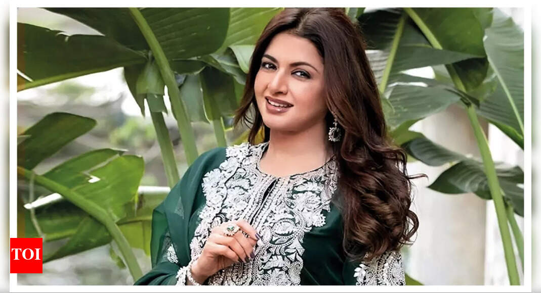 Bhagyashree on World Mental Health Day: Your self-worth does not come from how the world sees you