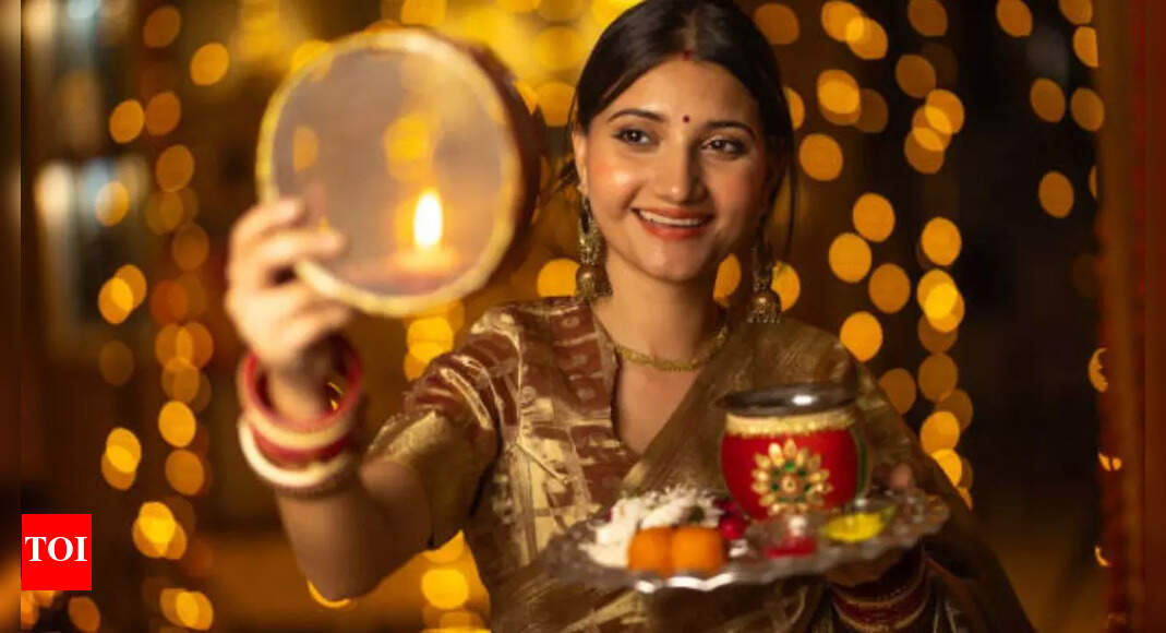 Karwa Chauth 2025: Messages, quotes, wishes & images to share