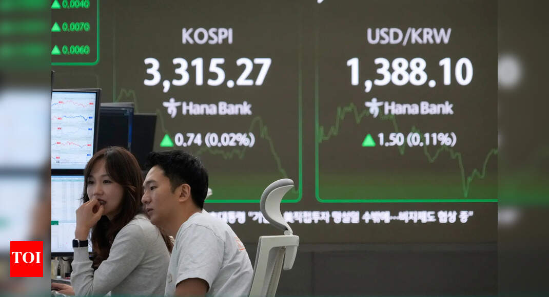 Asian stocks today: Markets mostly in red amid tech bubble concerns; HSI down over 300 points, Kospi adds 1.3% – The Times of India