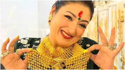 Ssunita Ahuja shows off her grand gold necklace from Govinda, ‘Karwa Chauth gift aa gaya’