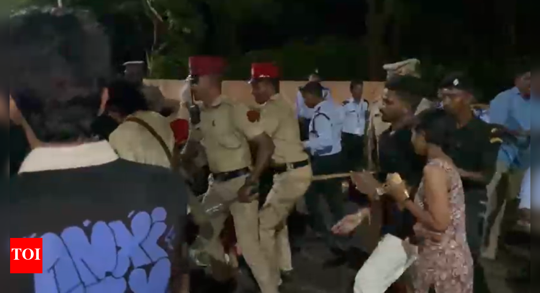 Pondicherry University students lathicharged, arrested for protesting #MeToo by faculty