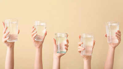 How many glasses of water a day should one consume to keep uric acid under control