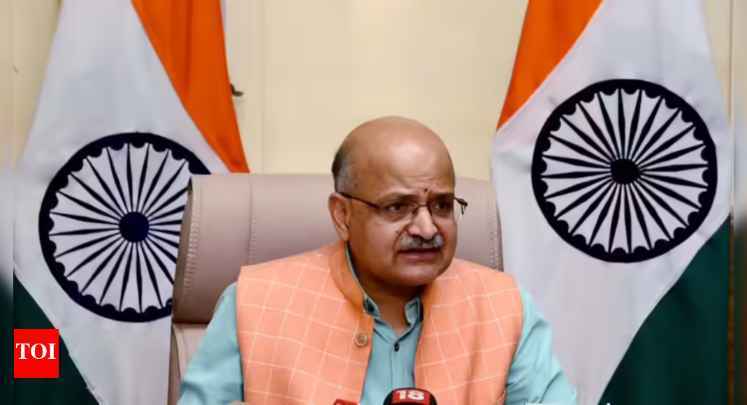 Niti CEO cites 'Deewar' scene to back tax reforms