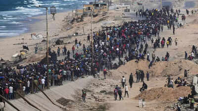 Ceasefire in Gaza: Barefoot and displaced Palestinians return to shattered homes; Israeli troops pull back