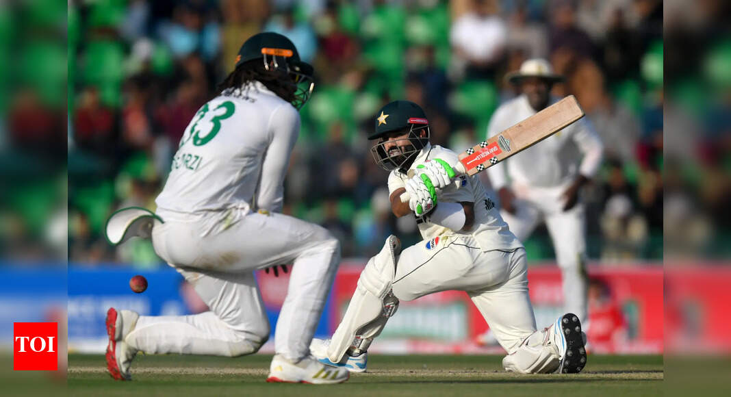 PAK vs SA Live Score: Pakistan look to pile on runs against South Africa