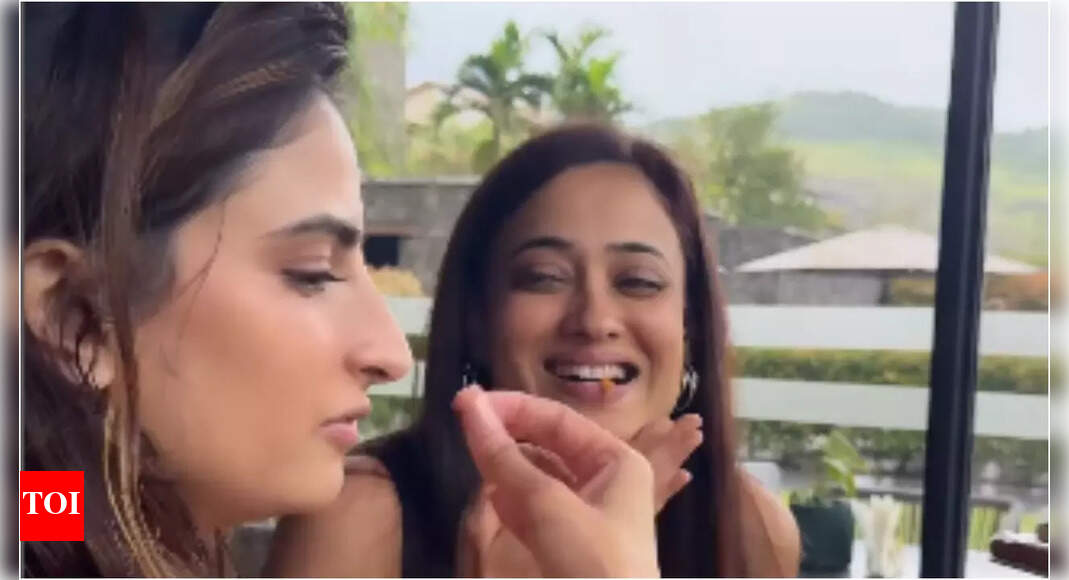 Shweta Tiwari shares beautiful birthday moments; fans love her bond with Palak Tiwari