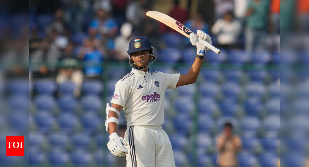 Sunil Gavaskar’s priceless on-air moment with Yashasvi Jaiswal steals the show