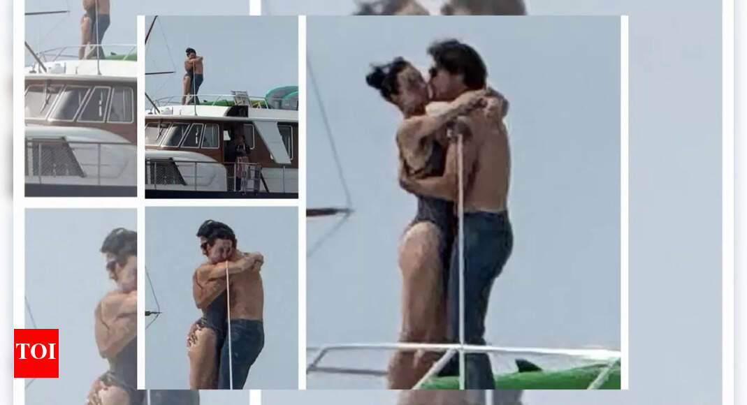 <div>'He doesn't give a...': Canada ex-PM Justin Trudeau trolled after shirtless, kissing photo with Katy Perry goes viral; 'One pretended to be an astronaut'</div>