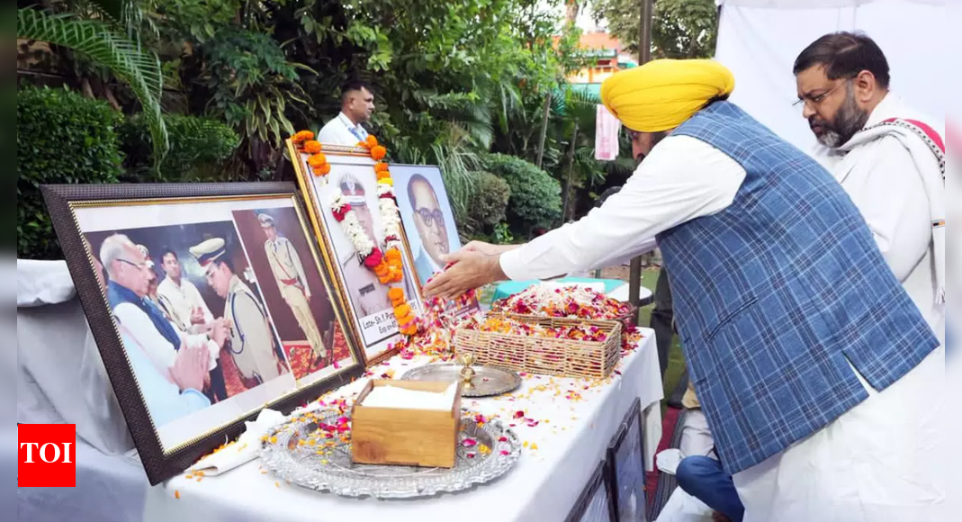 <div>Dalit IPS officer's death: AAP to hold candlelight marches across Punjab</div> <div>Dalit IPS officer's death: AAP to hold candlelight marches across Punjab</div>