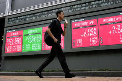 Asian stocks today: Markets dip after Trump's 100% tariff threat to China; HSI falls over 9%, Shenzhen down over 340 points