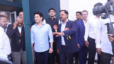 'Score a hundred and take them': Sachin Tendulkar recalls Pravin Amre's unforgettable gesture