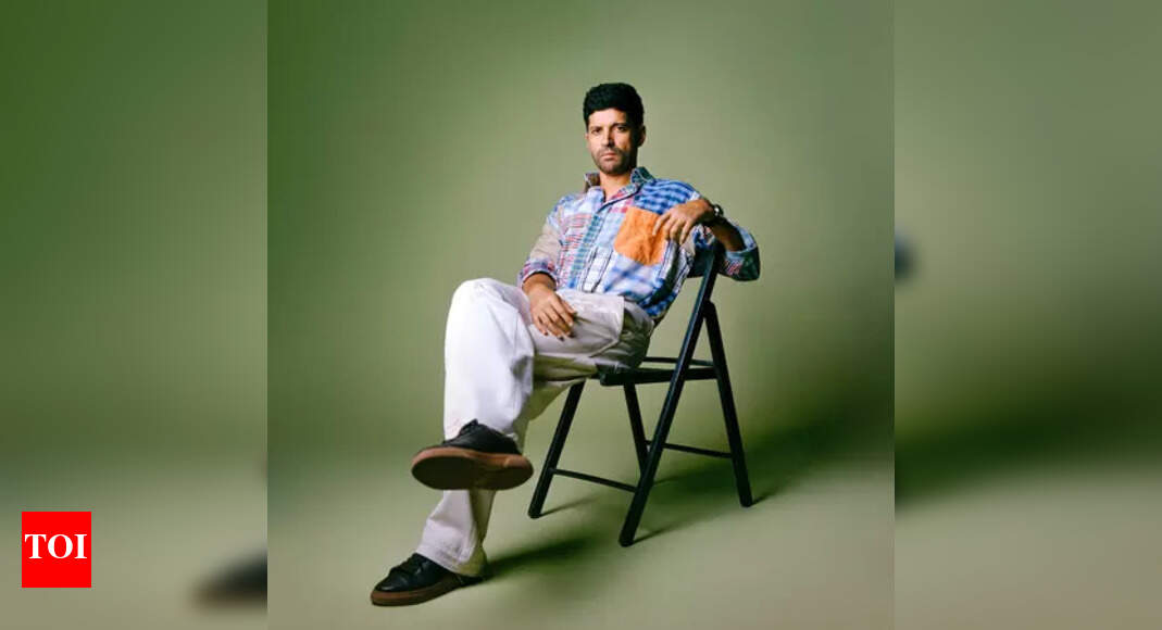 Farhan Akhtar reveals Amitabh Bachchan's handwritten letter for 'Dil Chahta Hai' as his most prestigious award