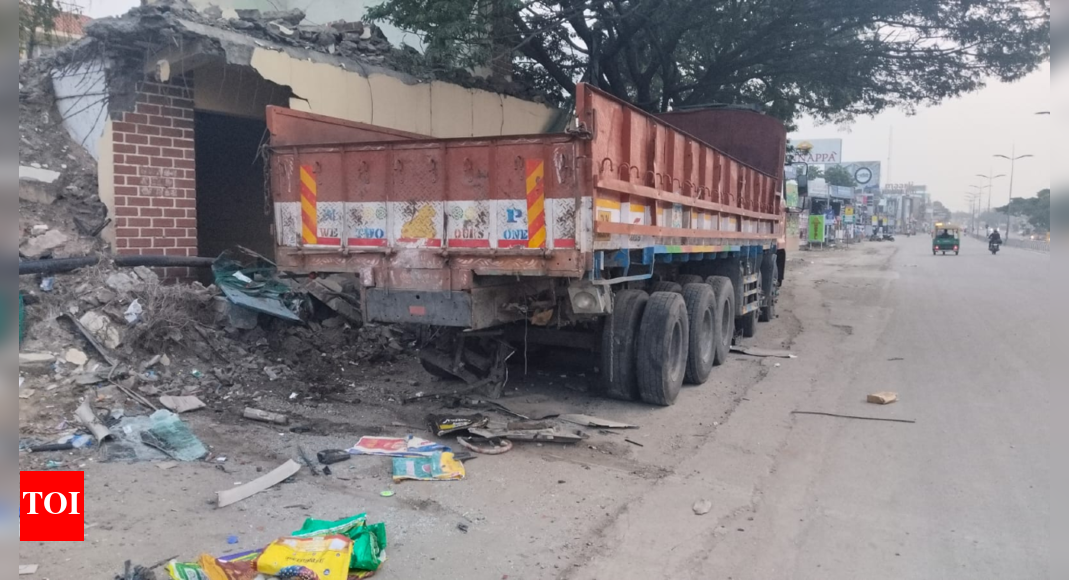 Three die as car rams into truck after climbing down Coimbatore’s new GD Naidu flyover at high speed