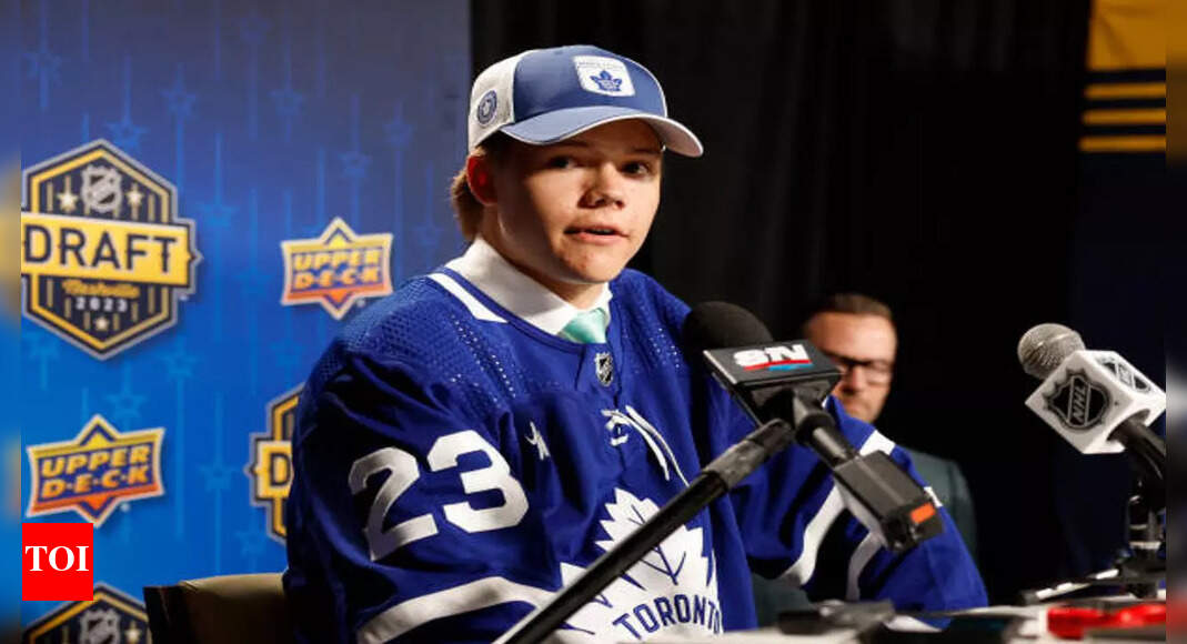 “Honestly not too nervous”: Easton Cowan to make NHL debut, slotted on top line with Auston Matthews and Matthew Knies