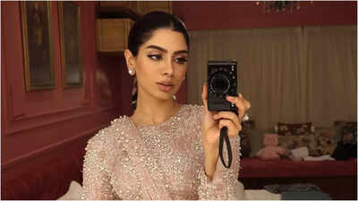 Khushi Kapoor stuns in rose-pink saree look for Diwali bash; takes BFF Orry as her date