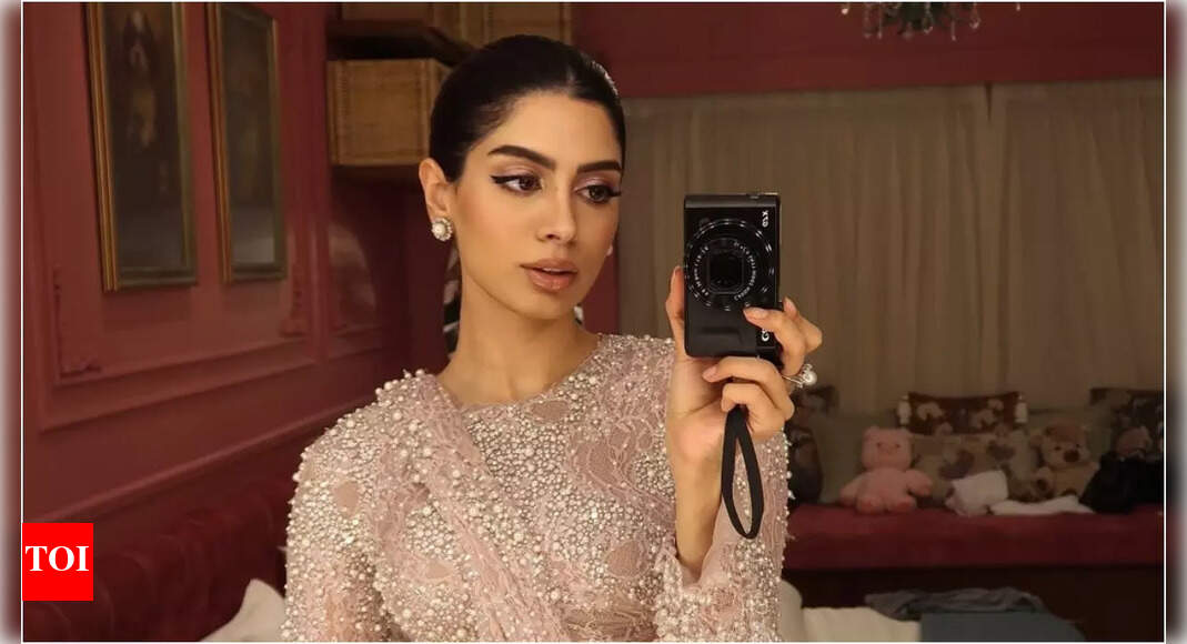 Khushi stuns in rose-pink saree look for Diwali bash