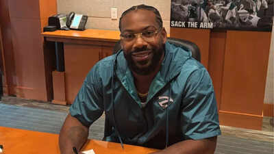 Philadelphia Eagles defensive end Za’Darius Smith retires after five games into the 2025 NFL season