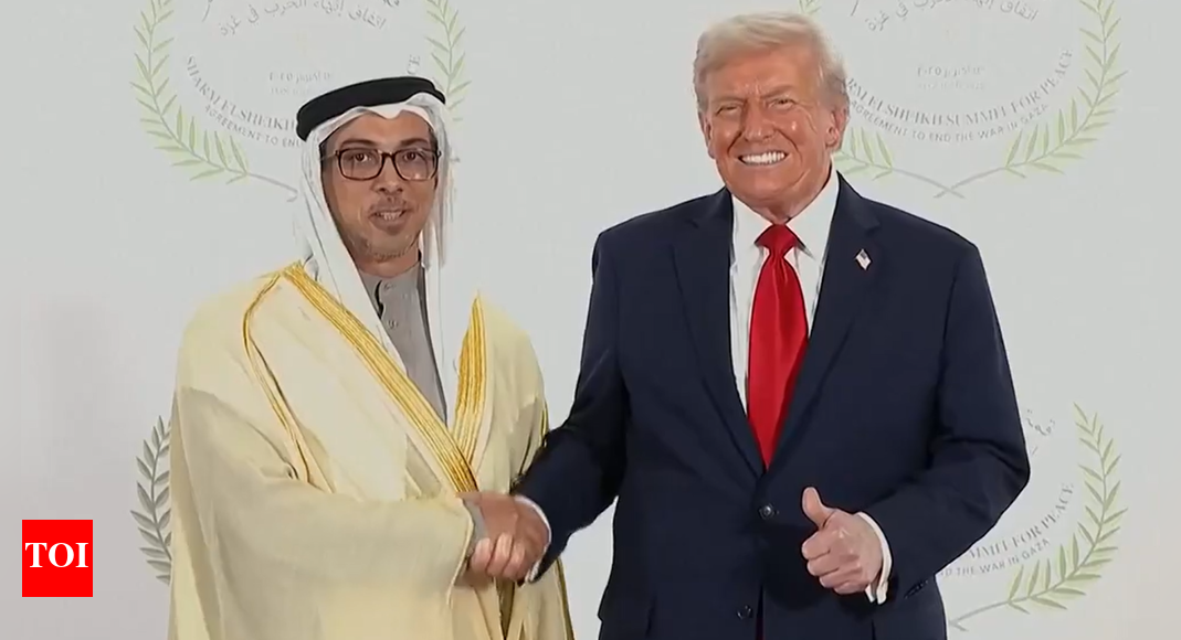 <div>'A lot of cash. Unlimited cash': Trump's funny interaction with UAE sheikh goes viral — Watch</div> <div>'A lot of cash. Unlimited cash': Trump's funny interaction with UAE sheikh goes viral — Watch</div>