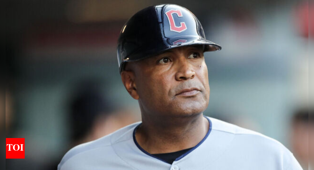 MLB legend Sandy Alomar Sr. dies at 81, father of Hall of Famer Roberto Alomar and Sandy Jr.