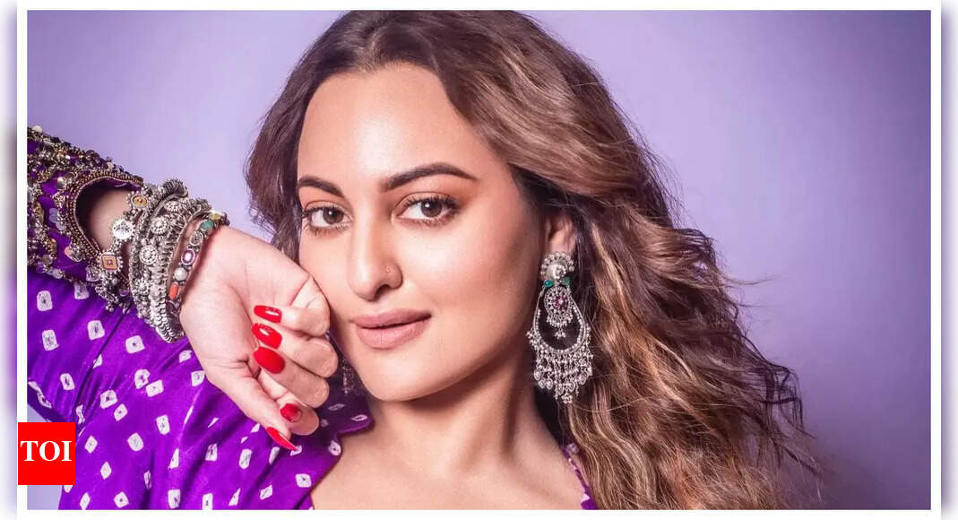 <div>Sonakshi's hilarious reaction to B'wood's nepotism debate</div>