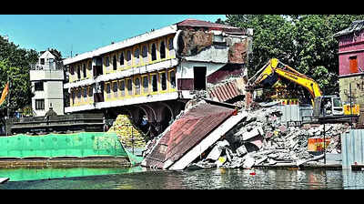 NMC restarts demolition works of 34-year-old Vastrantar Griha bldg