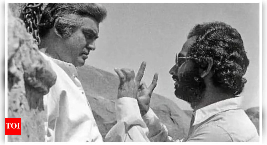 Ramesh Sippy had to change the climax of Sholay because of Emergency