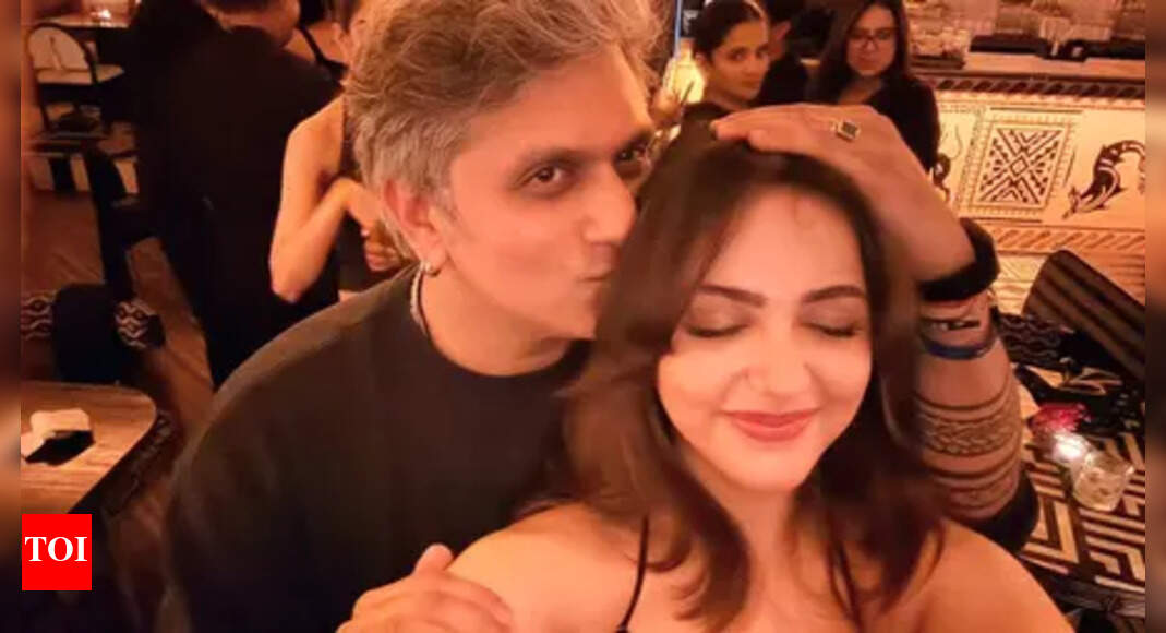 Mohit Suri’s sweet birthday note for Aneet Padda; actress celebrates with Ahaan Panday in London