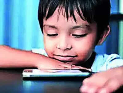 10 percent per hour: How Canadian students are losing grades to screen time
