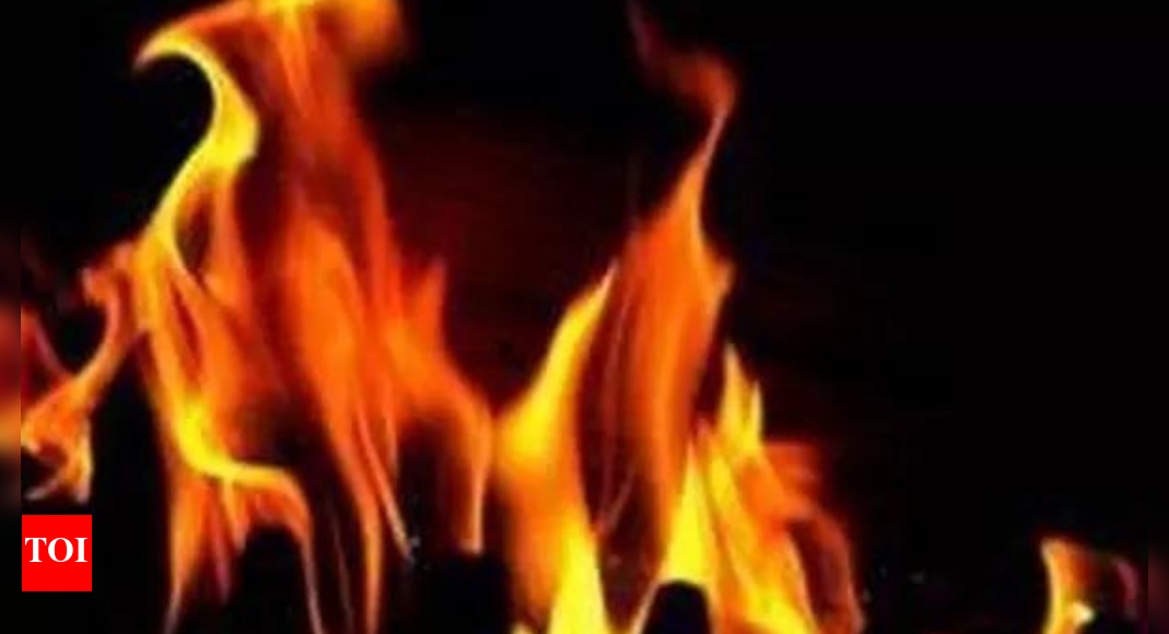 Bangladesh: Massive fire breaks out at garment factory, chemical warehouse in Dhaka; at least 9 dead Bangladesh: Massive fire breaks out at garment factory, chemical warehouse in Dhaka; at least 9 dead