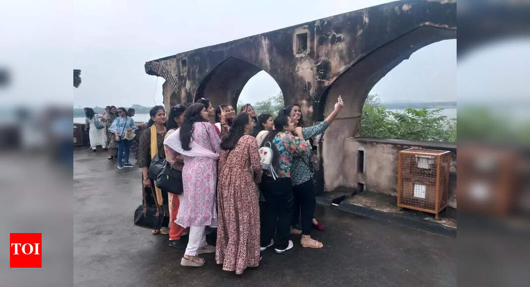 Heritage tourism holds the fort for Jhansi’s growth story | Lucknow News