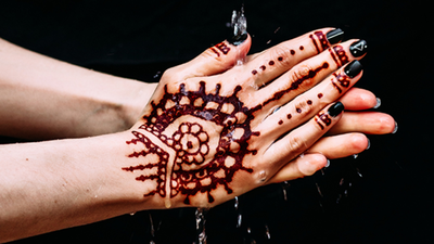 How to remove Karwa Chauth mehendi stains for fresh Diwali design at home?