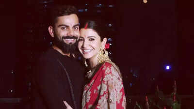 'Phir aaj idhar aaya hoon ... ': Virat Kohli's singing video goes viral, Anushka Sharma says 'waah'  - WATCH