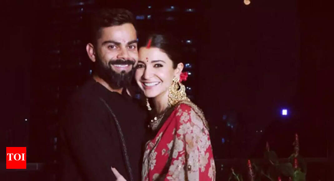 ‘Phir aaj idhar aaya hoon … ‘: Virat Kohli’s singing video goes viral, Anushka Sharma says ‘waah’ – WATCH | Cricket News – The Times of India ‘Phir aaj idhar aaya hoon … ‘: Virat Kohli’s singing video goes viral, Anushka Sharma says ‘waah’ – WATCH | Cricket News – The Times of India