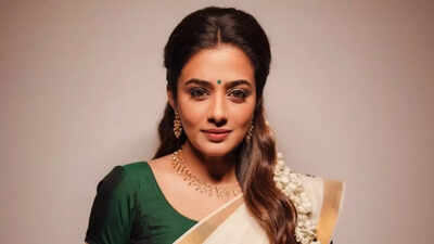  Priyamani opens up on working with Shah Rukh Khan, Ajay Devgn and Manoj Bajpayee