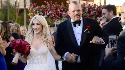 UFC legend Chuck Liddell marries Heidi Rae in Las Vegas as singer Livingston performs their first dance live