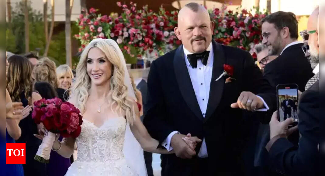 UFC legend Chuck Liddell marries Heidi Rae in Las Vegas as singer Livingston performs their first dance live