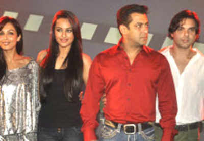 Salman draws-up a diet chart for Sonakshi
