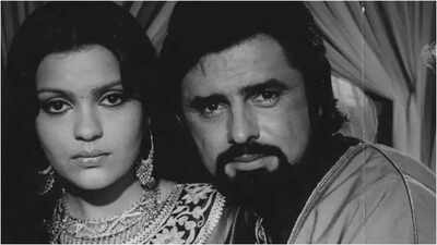 'Either pushed or beaten': Zeenat Aman's co-star reveals untold story of the night Sanjay Khan fought with actress