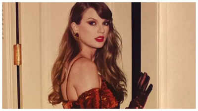  Taylor Swift makes history by selling 4 million copies in first week