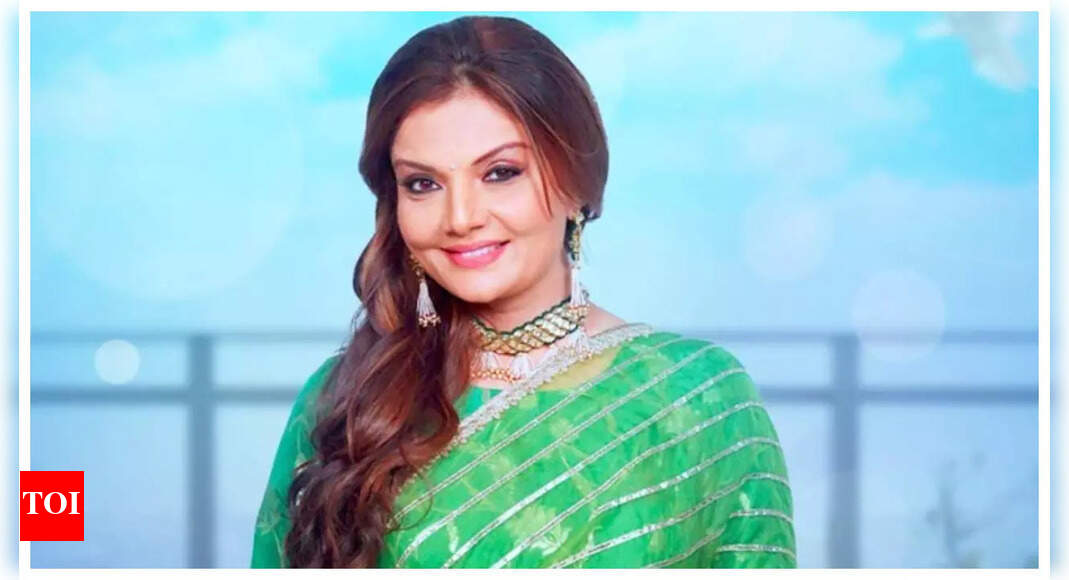 <div>Deepshika recalls her infamous nude scene in SRK's Koyla</div>