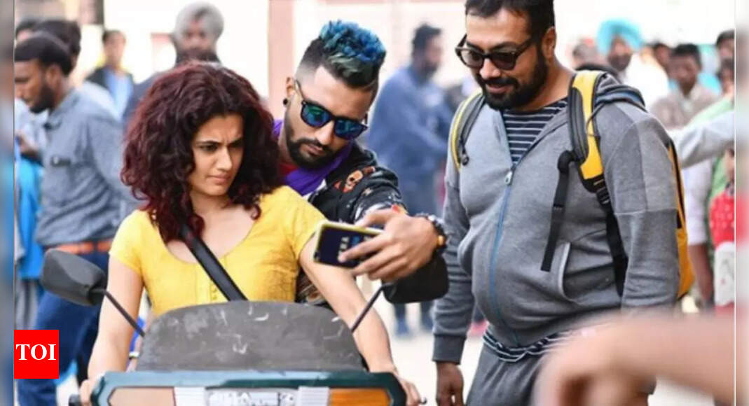 When Vicky and Anurag trolled Taapsee’s throwback pic When Vicky and Anurag trolled Taapsee’s throwback pic