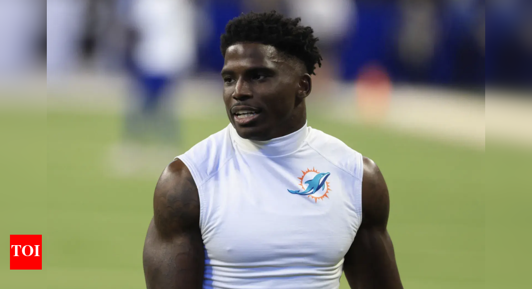 Tyreek Hill tells fan he’s “playing Sunday” and suggests putting him on their fantasy team