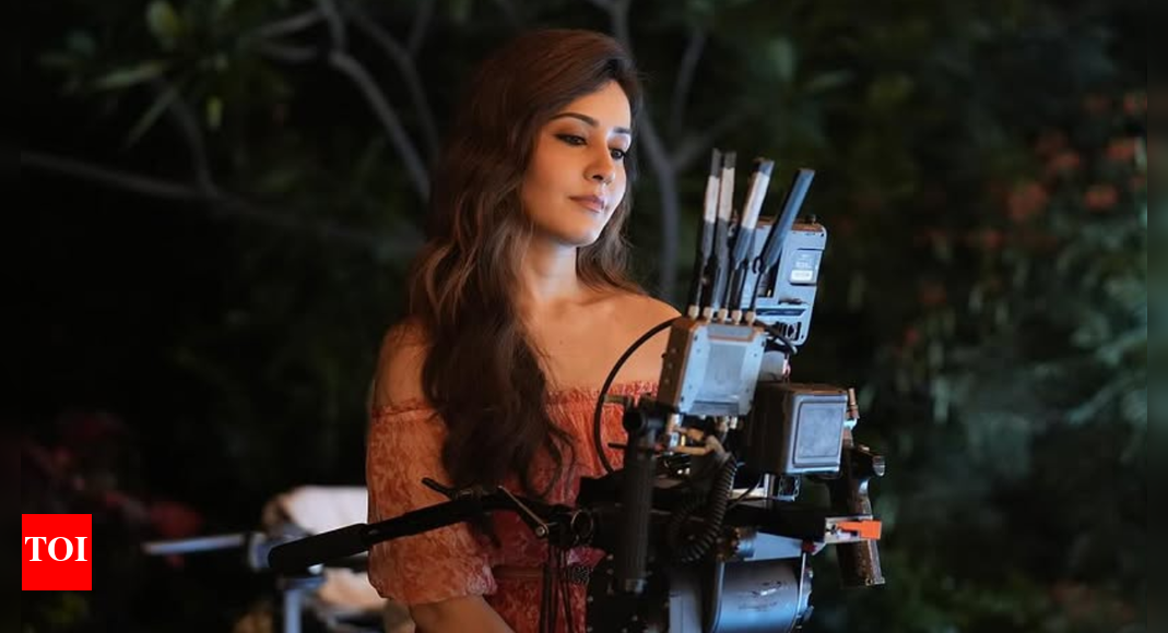 Raashii Khanna emotional breakdown during 'Telusu Kada' climax shoot