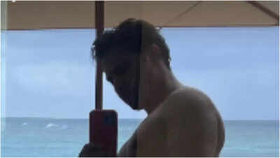 Varun Dhawan enjoys vacation in Maldives, stuns fans with mirror selfie - See Photo